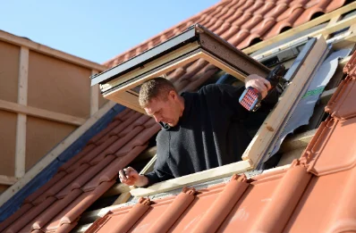 Pose de fenêtres de toit Velux à Enchastrayes